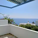 Βίλα Danae - Seaside With Pool & Hot Tub
