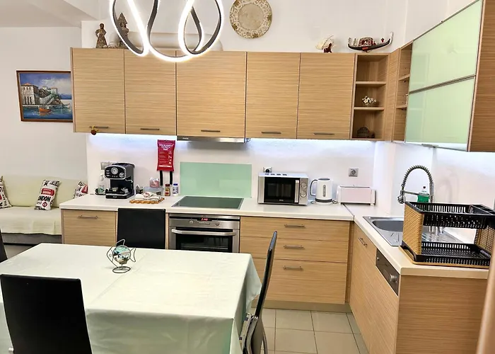 Danae - Seaside With Pool & Hot Tub * Piso Livadi