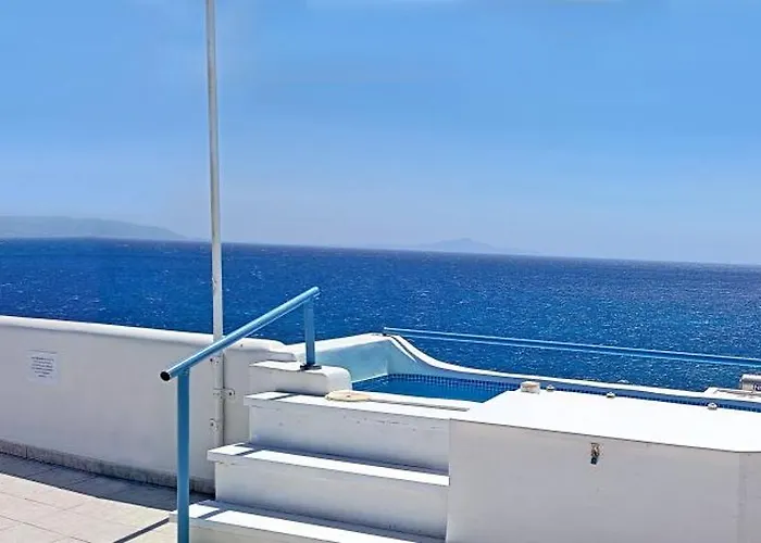 Danae - Seaside With Pool & Hot Tub Piso Livadi