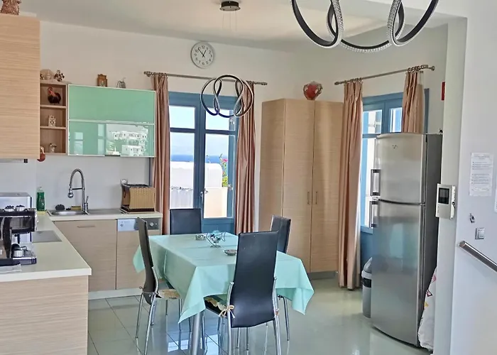 Danae - Seaside With Pool & Hot Tub