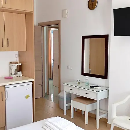 Danae - Seaside With Pool & Hot Tub Villa *