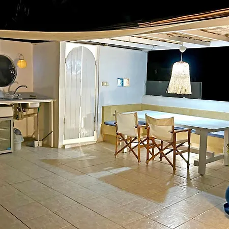 Danae - Seaside With Pool & Hot Tub Villa