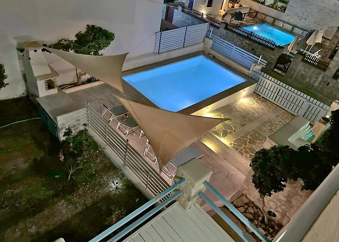 Βίλα Danae - Seaside With Pool & Hot Tub *