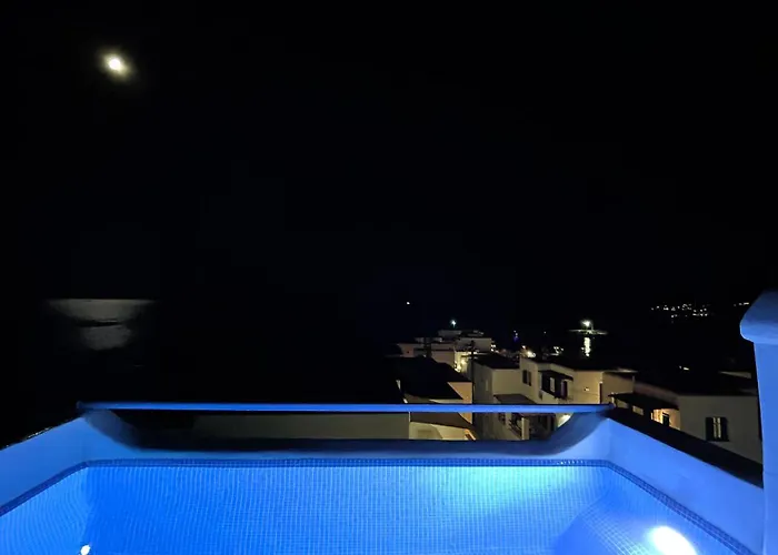 Danae - Seaside With Pool & Hot Tub